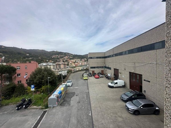 locale di sgombero in vendita a Genova in zona Molassana