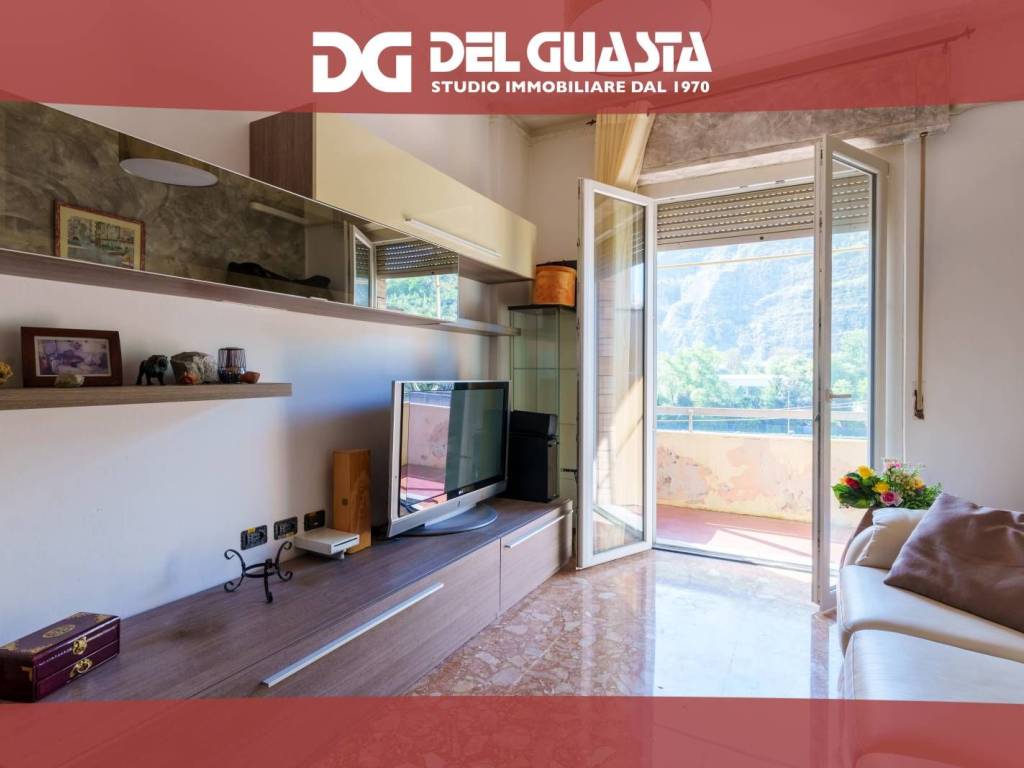 appartamento in vendita a Genova in zona Molassana