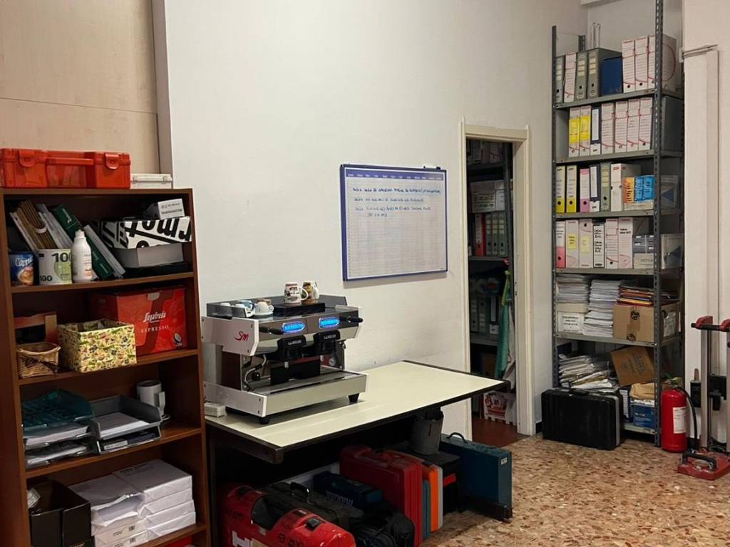 locale commerciale in vendita a Genova in zona San Fruttuoso