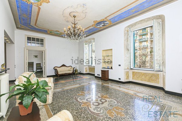 appartamento in vendita a Genova in zona Carignano