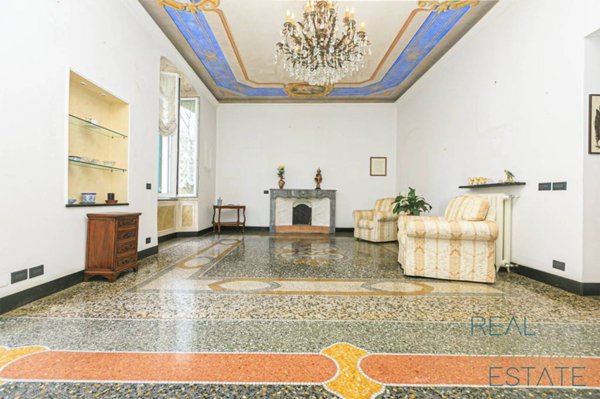 appartamento in vendita a Genova in zona Carignano