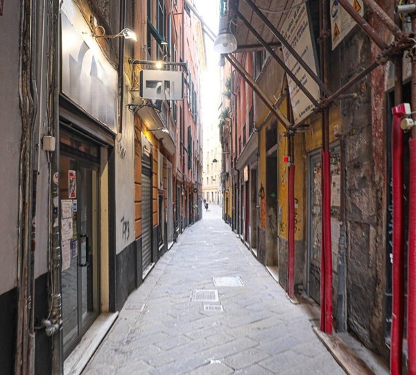 locale commerciale in vendita a Genova in zona Centro Storico