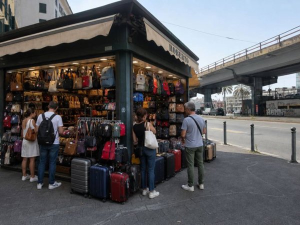 negozio in vendita a Genova in zona Lagaccio / Granarolo