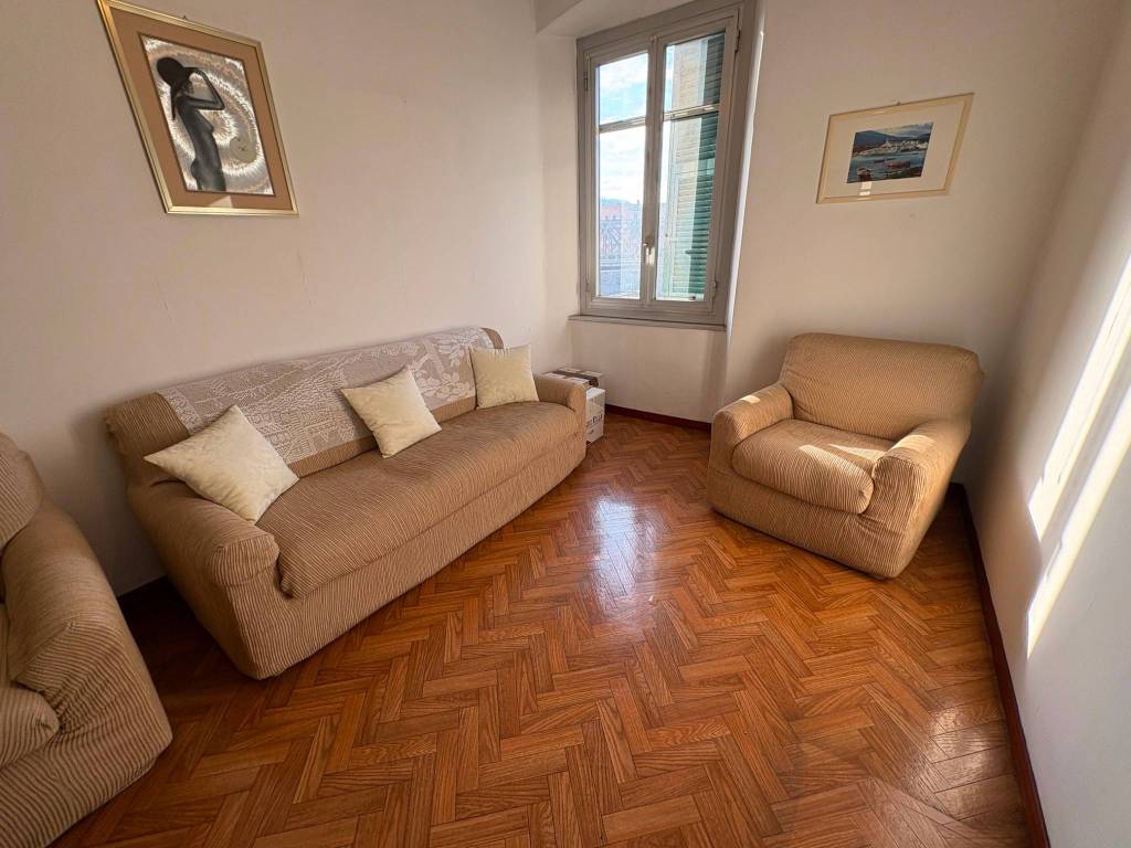 appartamento in vendita a Genova in zona Rivarolo