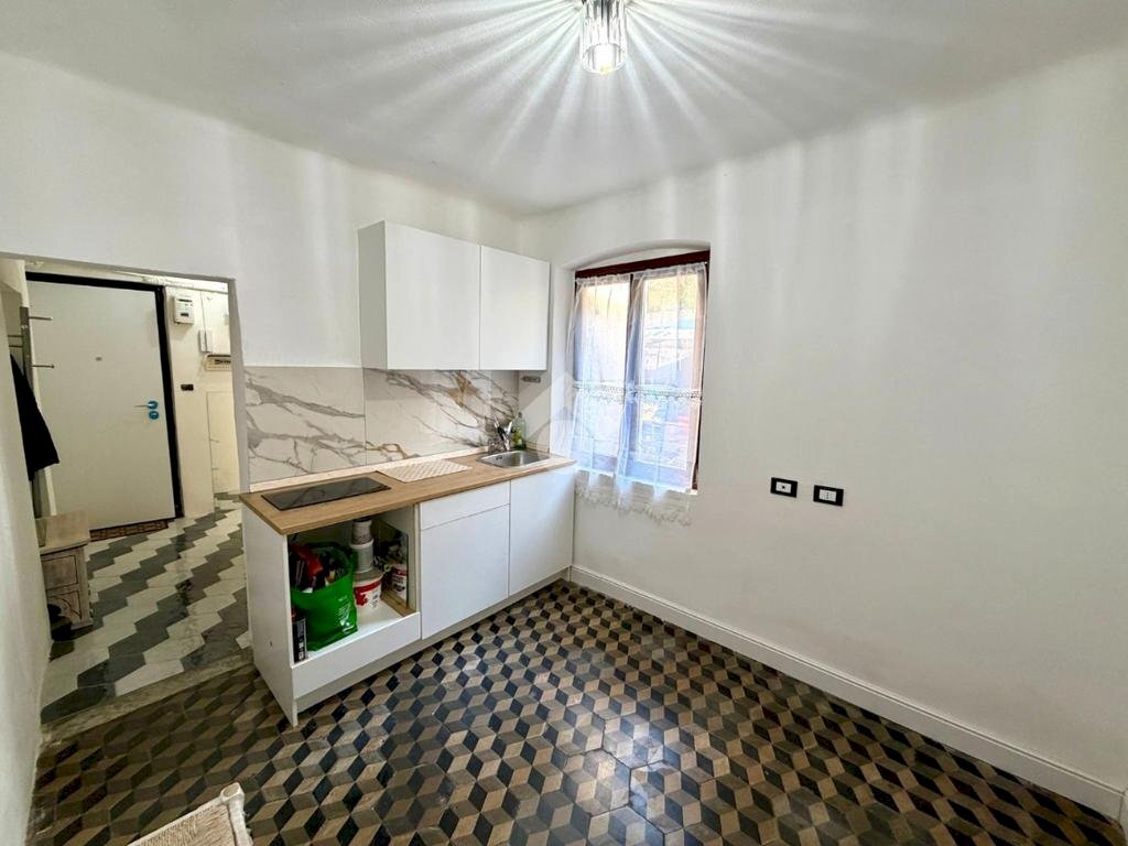 appartamento in vendita a Genova in zona Rivarolo