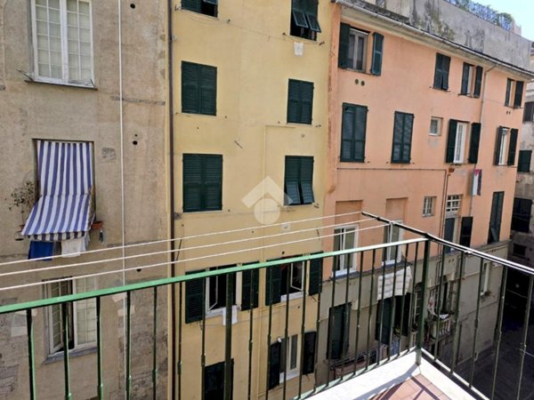 appartamento in vendita a Genova in zona Sottoripa / Maddalena / Molo