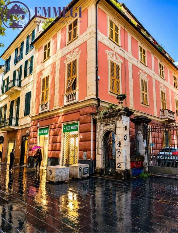 negozio in vendita a Genova in zona Sestri Ponente