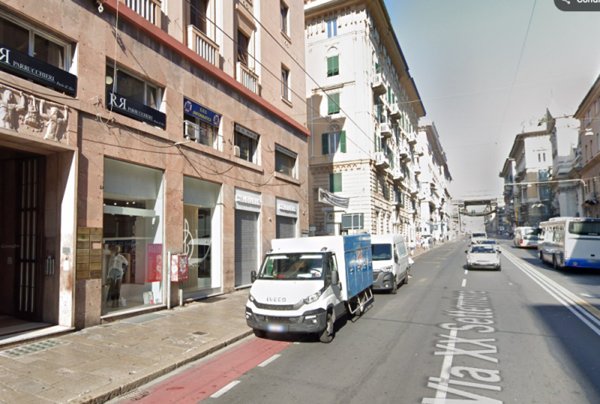 appartamento in vendita a Genova in zona Sottoripa / Maddalena / Molo