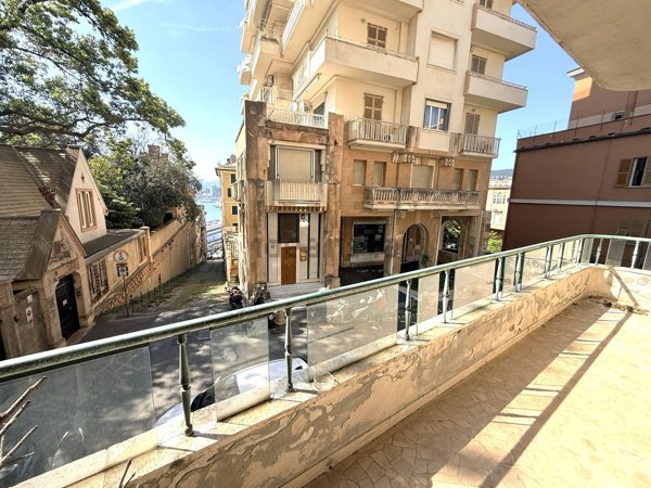 appartamento in vendita a Genova in zona Carignano