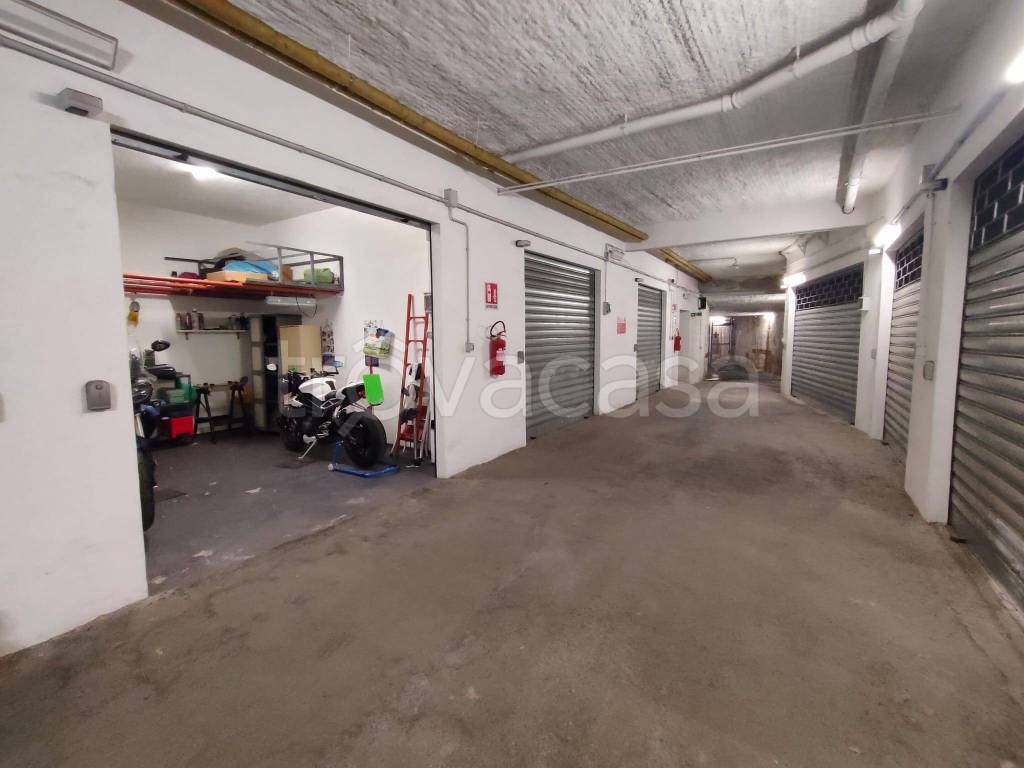 negozio in vendita a Genova in zona Sestri Ponente