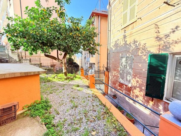 appartamento in vendita a Genova in zona Sestri Ponente