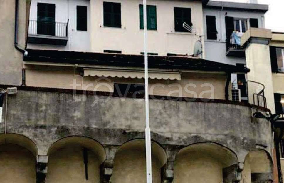 appartamento in vendita a Genova in zona Sottoripa / Maddalena / Molo