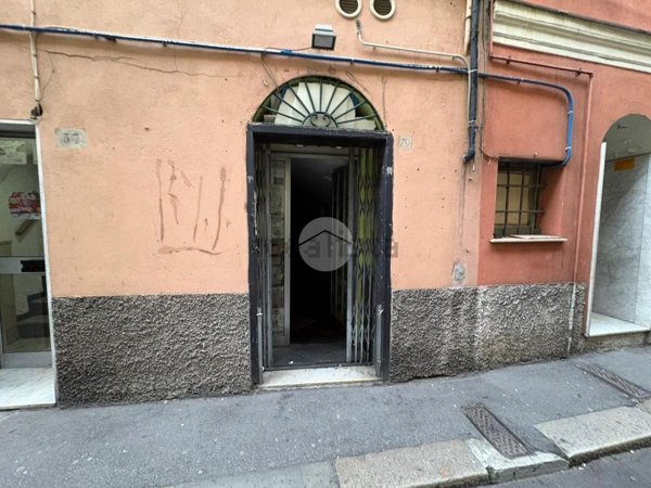locale di sgombero in vendita a Genova in zona Sestri Ponente