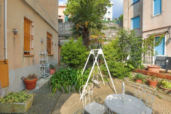 appartamento in vendita a Genova in zona Sestri Ponente