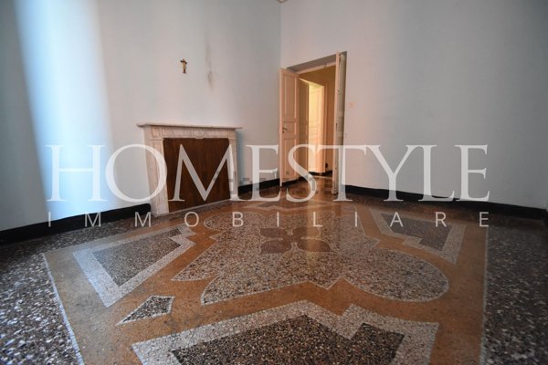 appartamento in vendita a Genova in zona Carignano