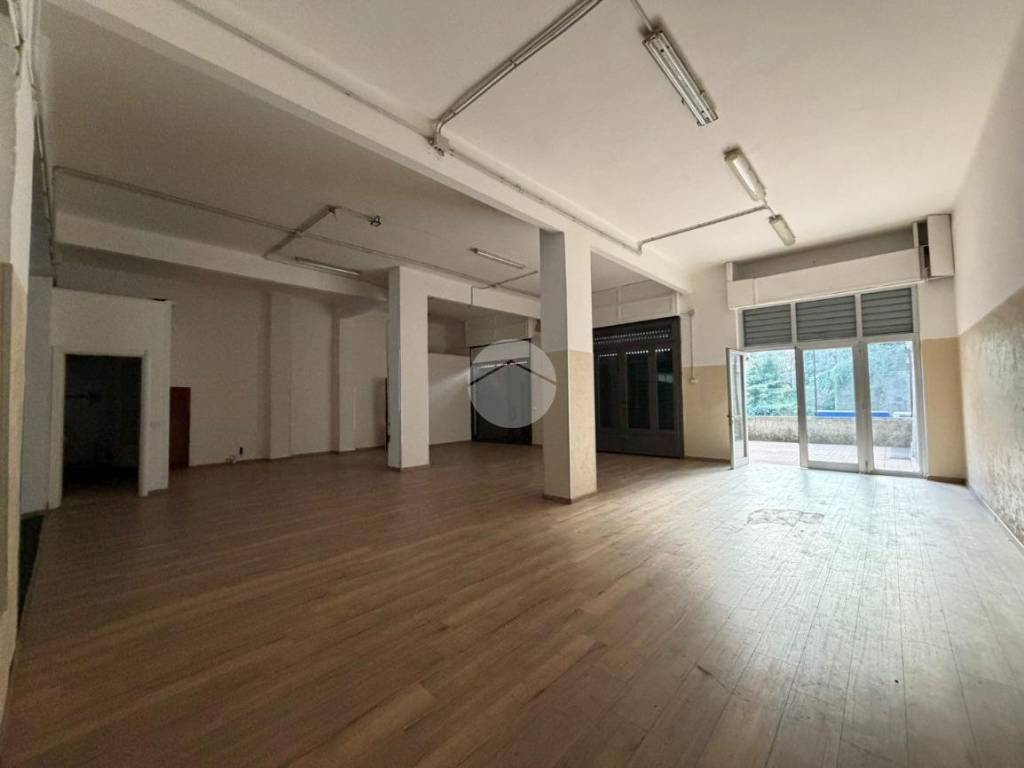 negozio in vendita a Genova in zona Struppa