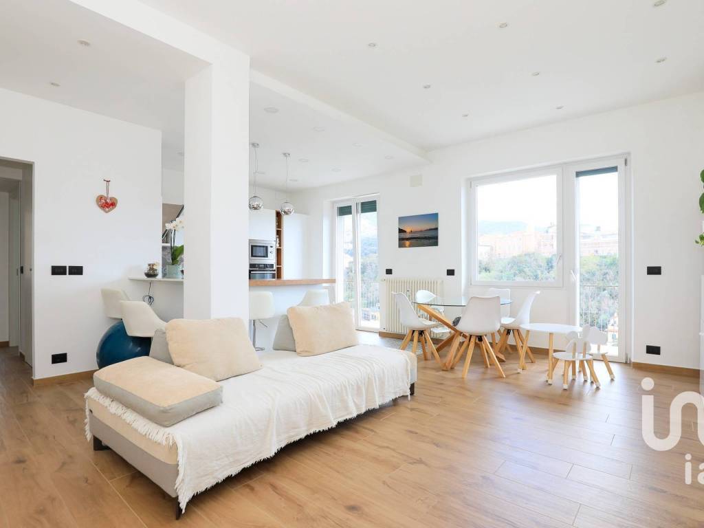 appartamento in vendita a Genova in zona Sturla