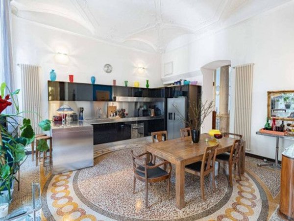 appartamento in vendita a Genova in zona Sottoripa / Maddalena / Molo