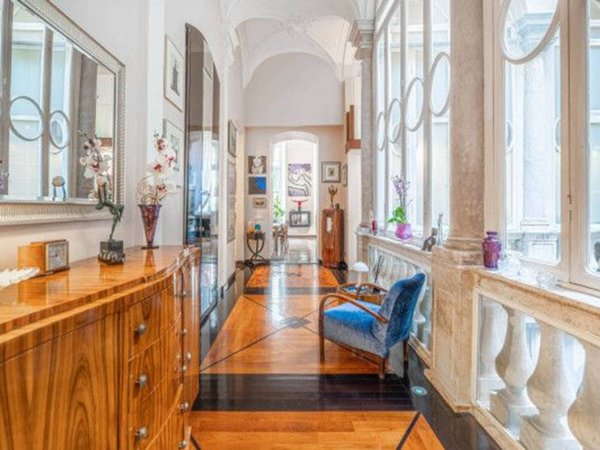 appartamento in vendita a Genova in zona Sottoripa / Maddalena / Molo