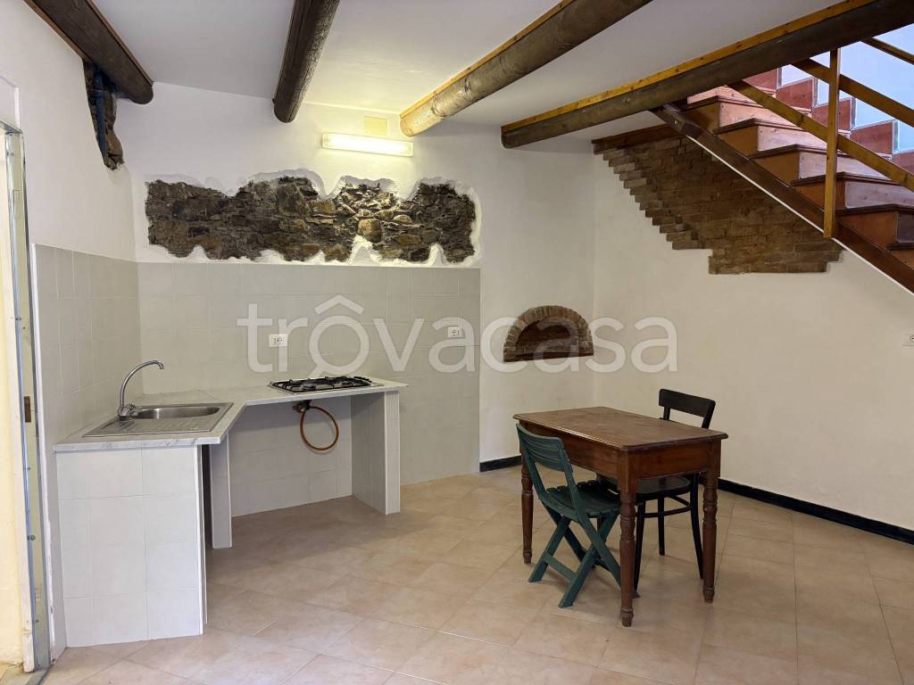 locale commerciale in vendita a Genova in zona Staglieno