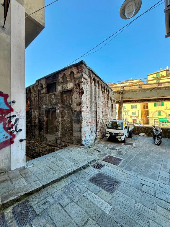 negozio in vendita a Genova in zona Sottoripa / Maddalena / Molo