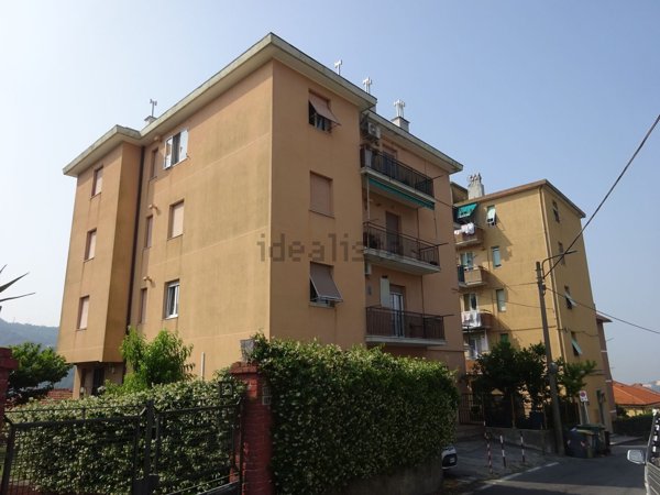 appartamento in vendita a Genova in zona Rivarolo
