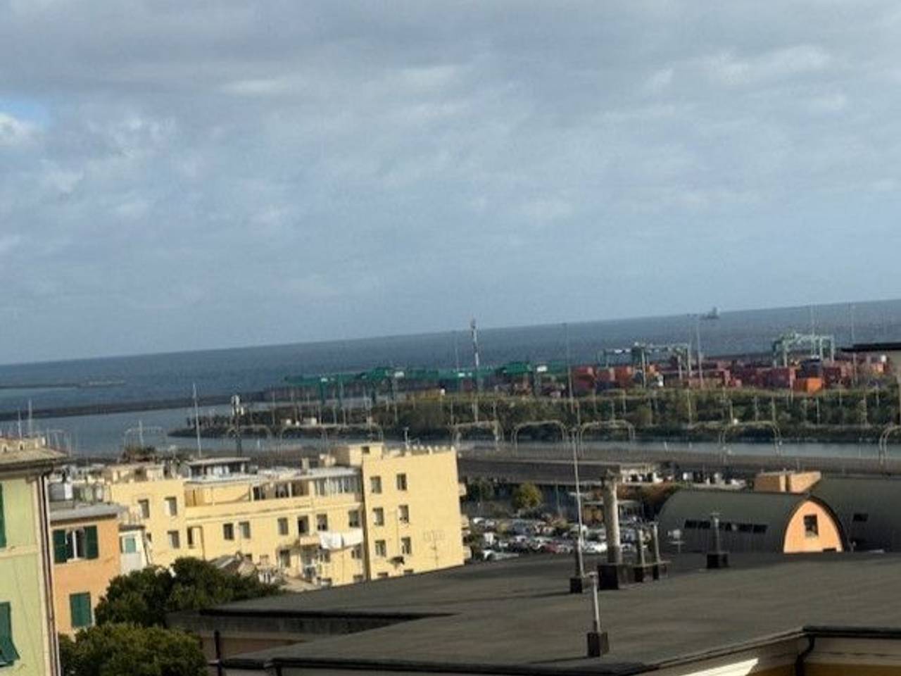 appartamento in vendita a Genova in zona Palmaro / Pra'