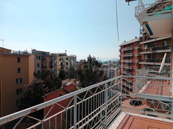 appartamento in vendita a Genova in zona Sestri Ponente