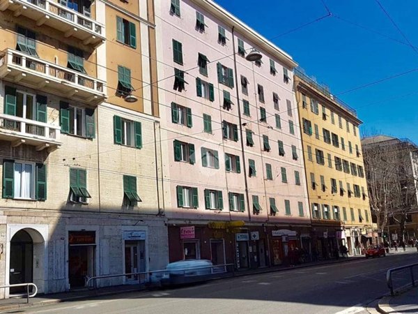 locale commerciale in vendita a Genova in zona Centro Storico