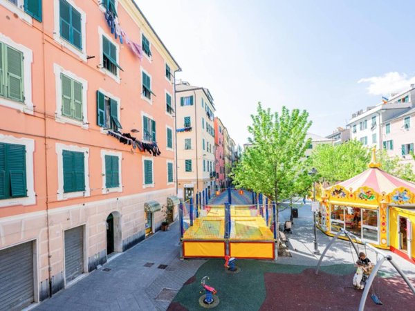 appartamento in vendita a Genova in zona Sestri Ponente