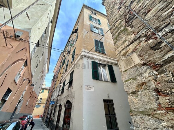 appartamento in vendita a Genova in zona Sottoripa / Maddalena / Molo