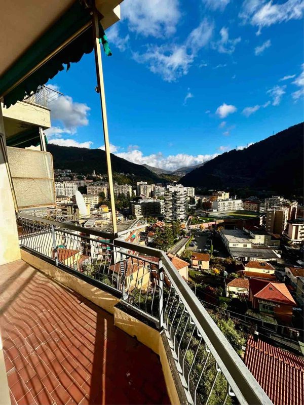 appartamento in vendita a Genova in zona Molassana