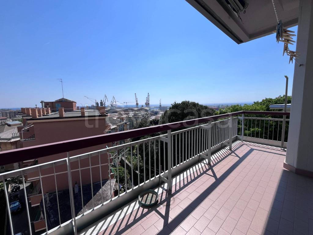 appartamento in vendita a Genova in zona Sestri Ponente