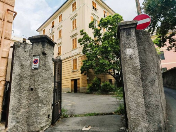 appartamento in vendita a Genova in zona Sestri Ponente