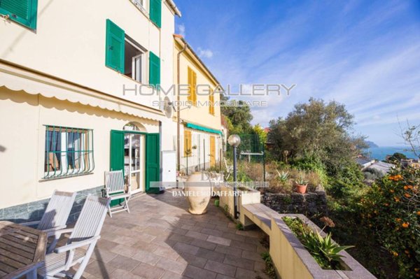casa indipendente in vendita a Genova in zona Sturla