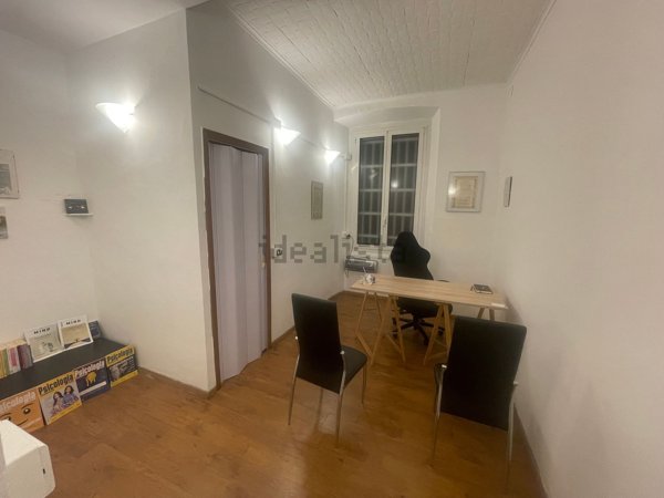 locale commerciale in vendita a Genova in zona Bolzaneto