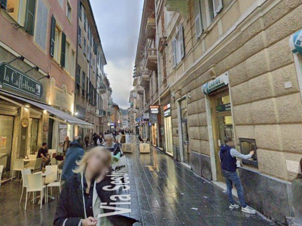 negozio in vendita a Genova in zona Sestri Ponente