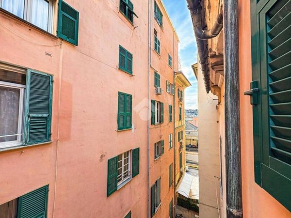 appartamento in vendita a Genova in zona Sottoripa / Maddalena / Molo