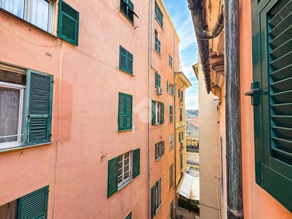 appartamento in vendita a Genova in zona Sottoripa / Maddalena / Molo