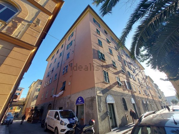 appartamento in vendita a Genova in zona Sestri Ponente