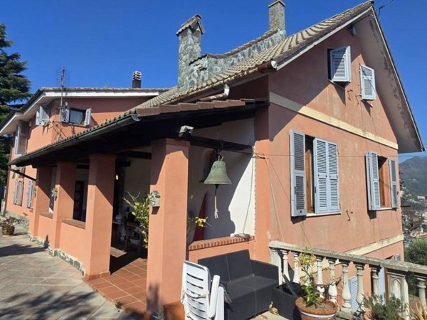 casa indipendente in vendita a Genova in zona Rivarolo