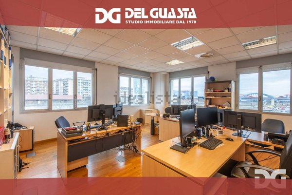 ufficio in vendita a Genova in zona Cornigliano
