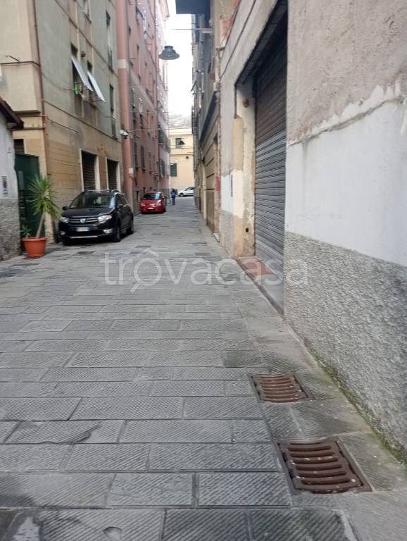 appartamento in vendita a Genova in zona Sottoripa / Maddalena / Molo