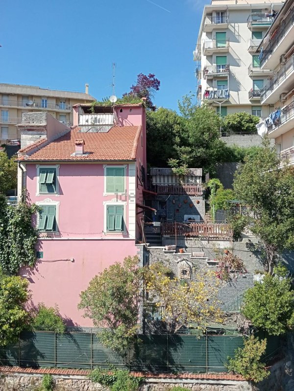 casa indipendente in vendita a Genova in zona Certosa