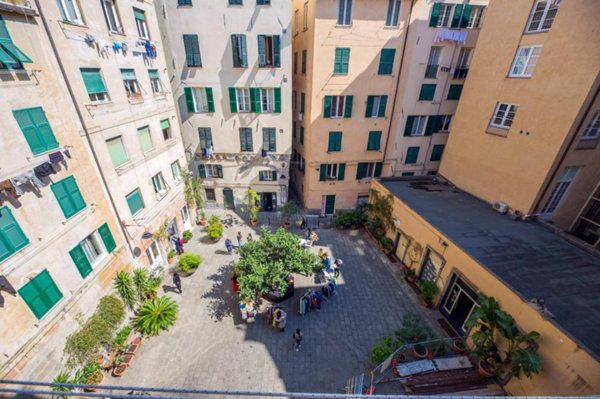 appartamento in vendita a Genova in zona Sottoripa / Maddalena / Molo