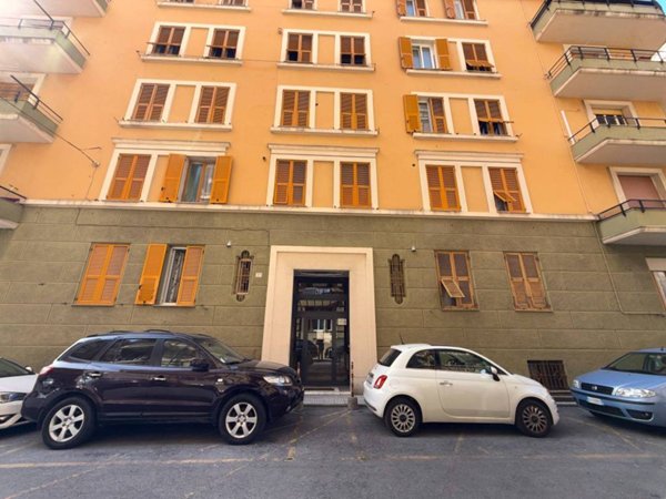 locale commerciale in vendita a Genova in zona Borzoli