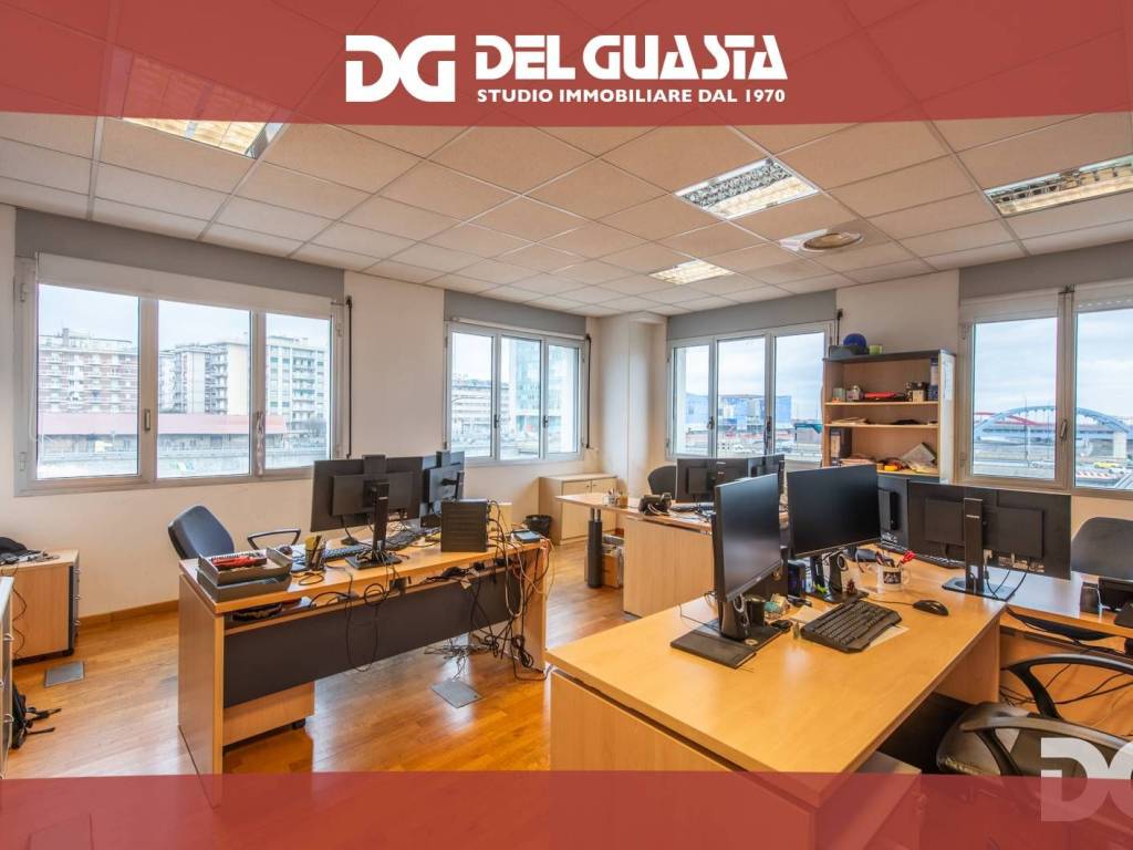 ufficio in vendita a Genova in zona Cornigliano