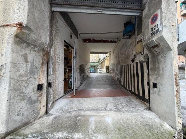 locale di sgombero in vendita a Genova in zona San Fruttuoso