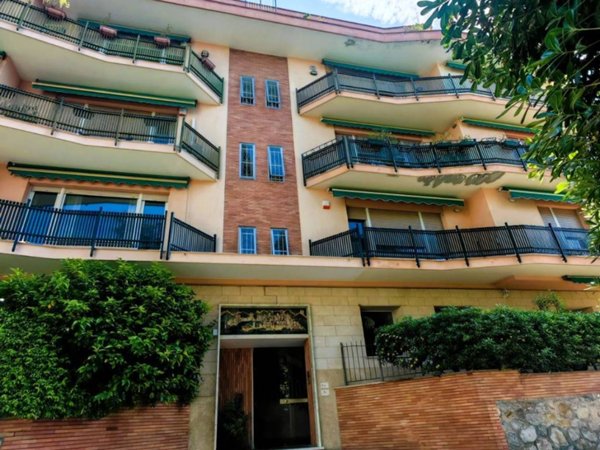appartamento in vendita a Genova in zona Sturla