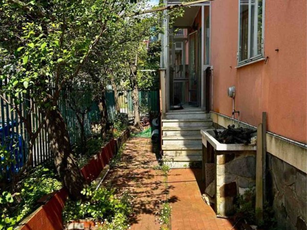 appartamento in vendita a Genova in zona Lagaccio / Granarolo